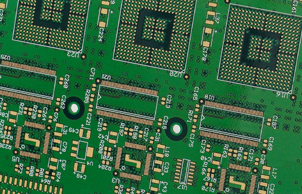 Jak přidat hedvábný tisk do SMT zařízení v designu PCB?