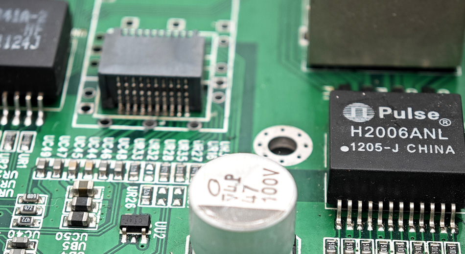 Zkoumání rozdílů v technologii a službách mezi globálními továrnami na PCBA