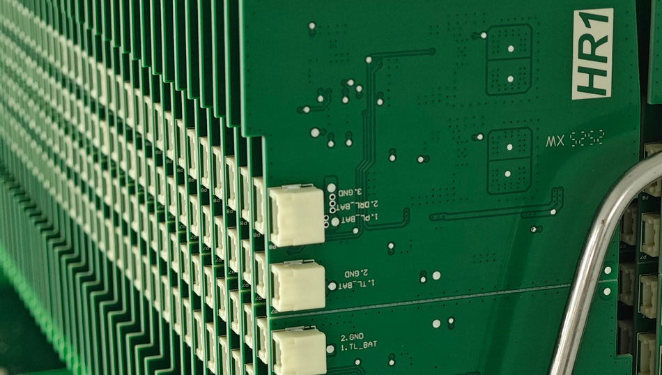 Jak mohou továrny na průmyslové řízení PCBA zlepšit řízení kvality prostřednictvím monitorování dat v reálném čase?